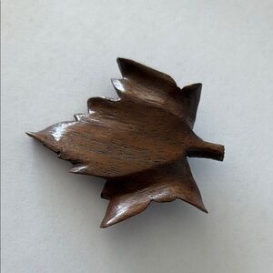 Wooden Leaf-Shaped Decor